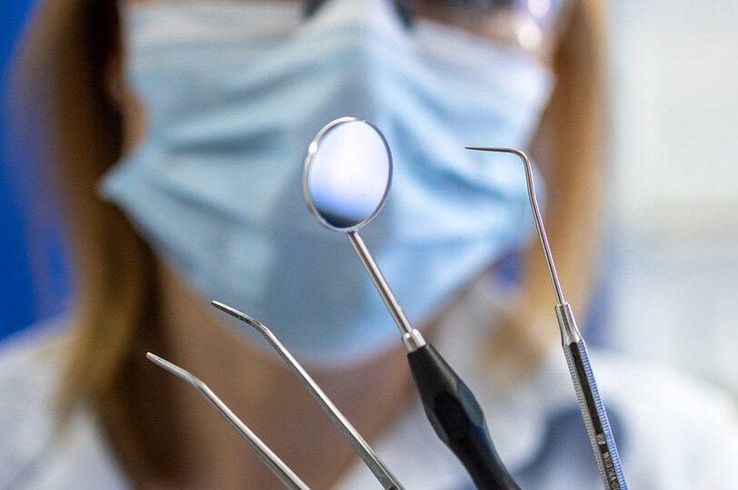 dental-assistant-01